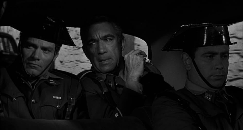 日曜日には鼠を殺せの画像