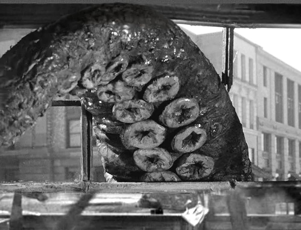 水爆と深海の怪物の画像