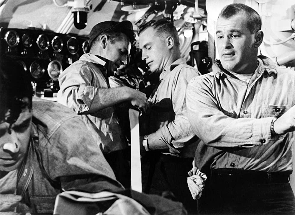 勝利への潜航の画像