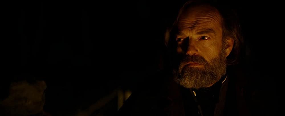 「リベンジャー・スクワッド 宿命の荒野」ヒューゴ・ウィービングの画像