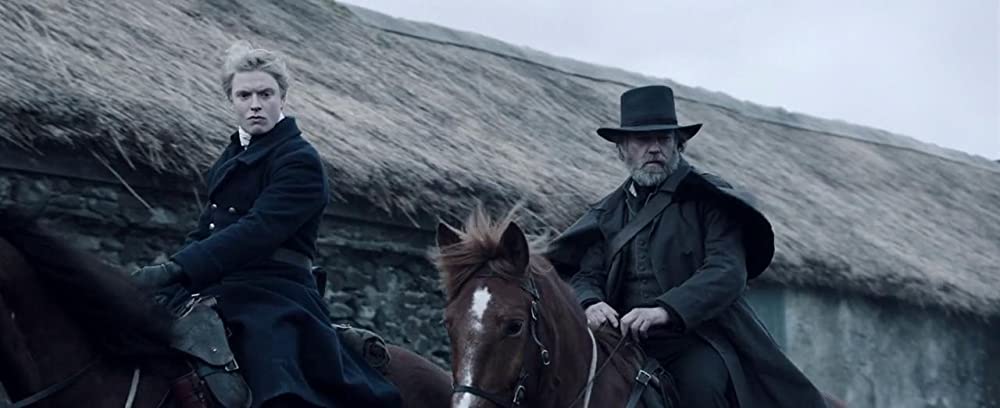 「リベンジャー・スクワッド 宿命の荒野」ヒューゴ・ウィービング & フレディ・フォックスの画像