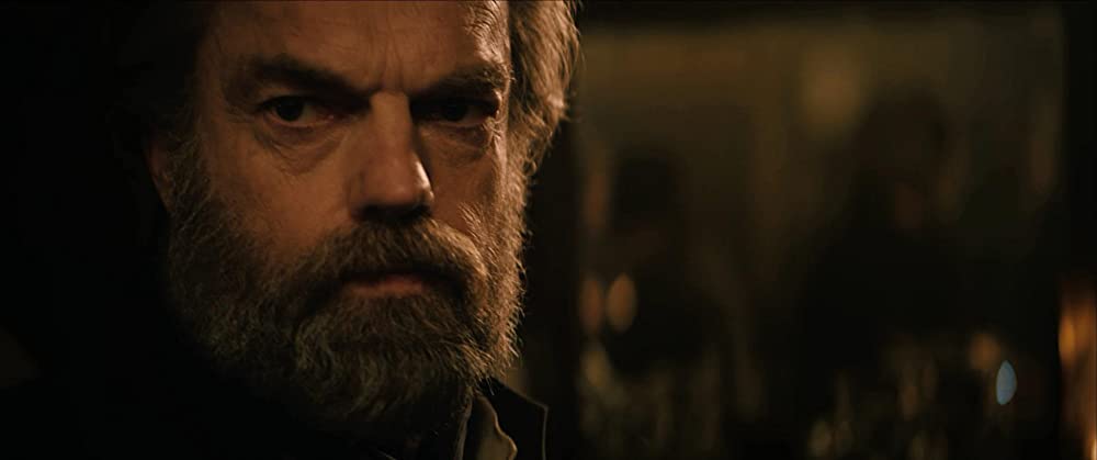 「リベンジャー・スクワッド 宿命の荒野」ヒューゴ・ウィービングの画像