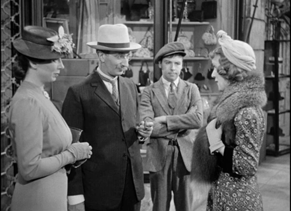 桃色の店／街角 桃色の店の画像