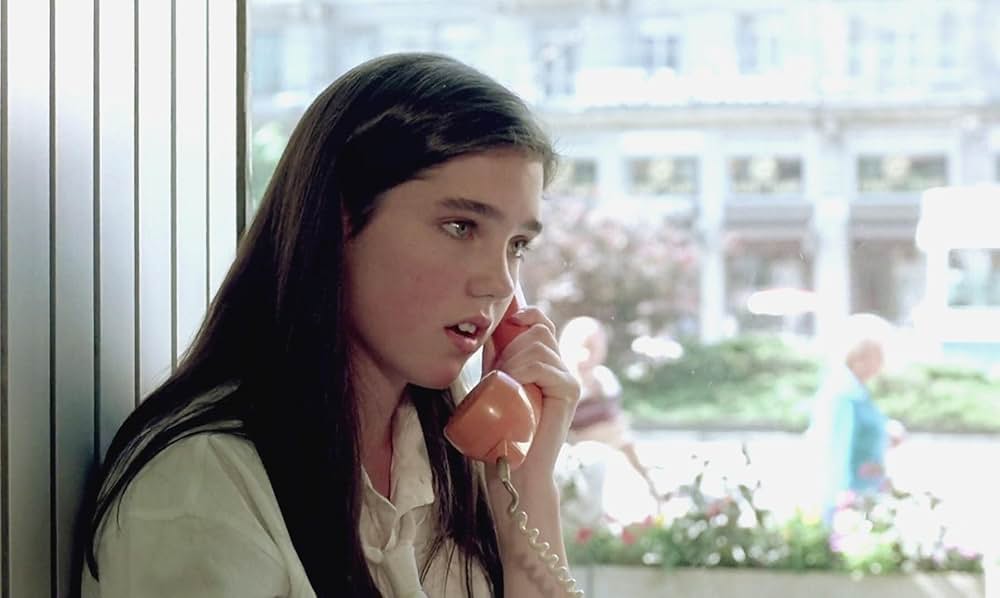 「フェノミナ」の画像