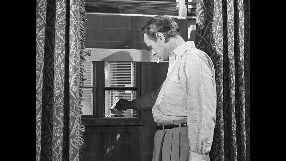 ノックは無用の画像