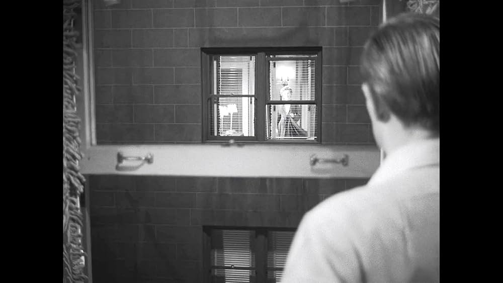 ノックは無用の画像