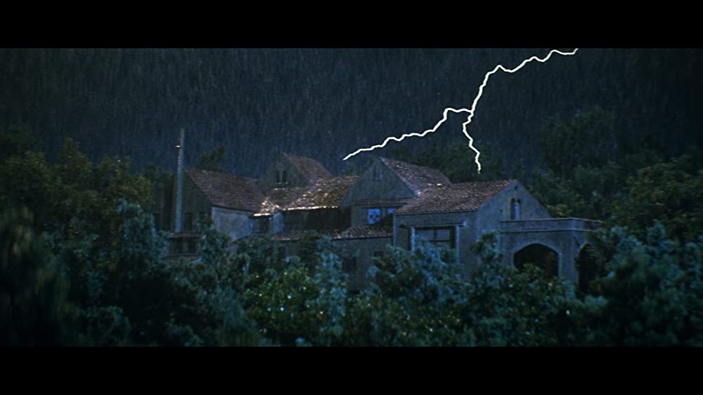 幽霊屋敷の恐怖 血を吸う人形の画像