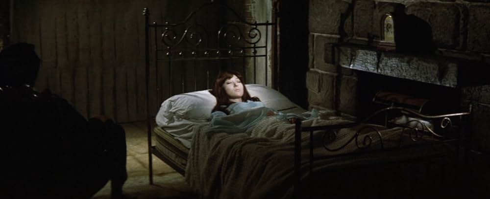 幽霊屋敷の恐怖 血を吸う人形の画像