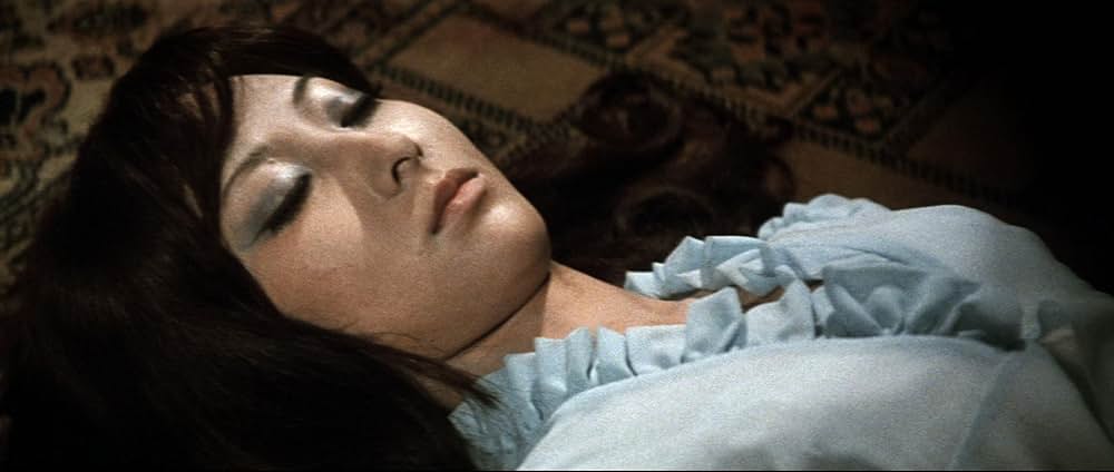 幽霊屋敷の恐怖 血を吸う人形の画像