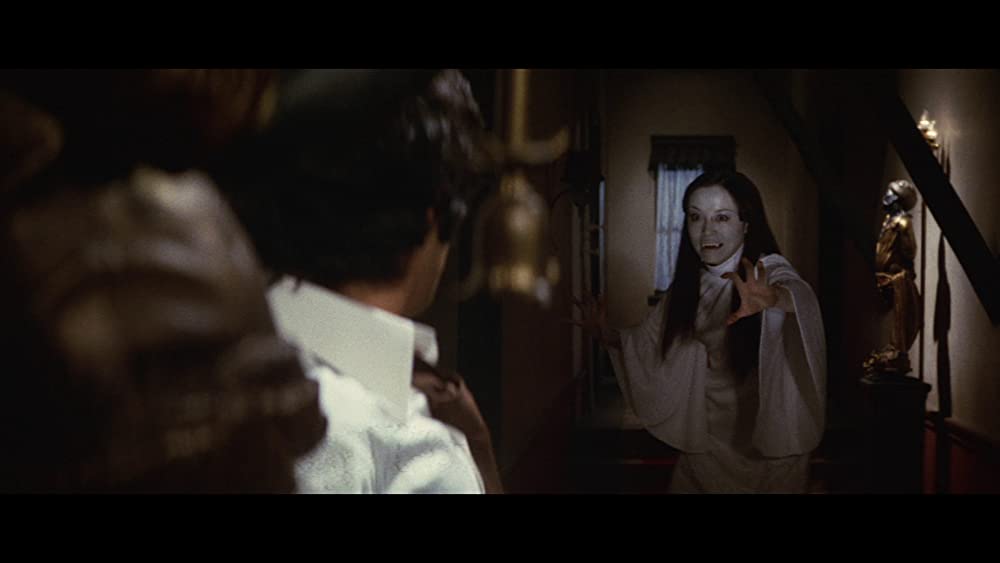 血を吸う薔薇の画像