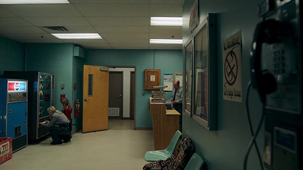 「闇はささやく」アマンダ・セイフライド & Ana Sophia Hegerの画像