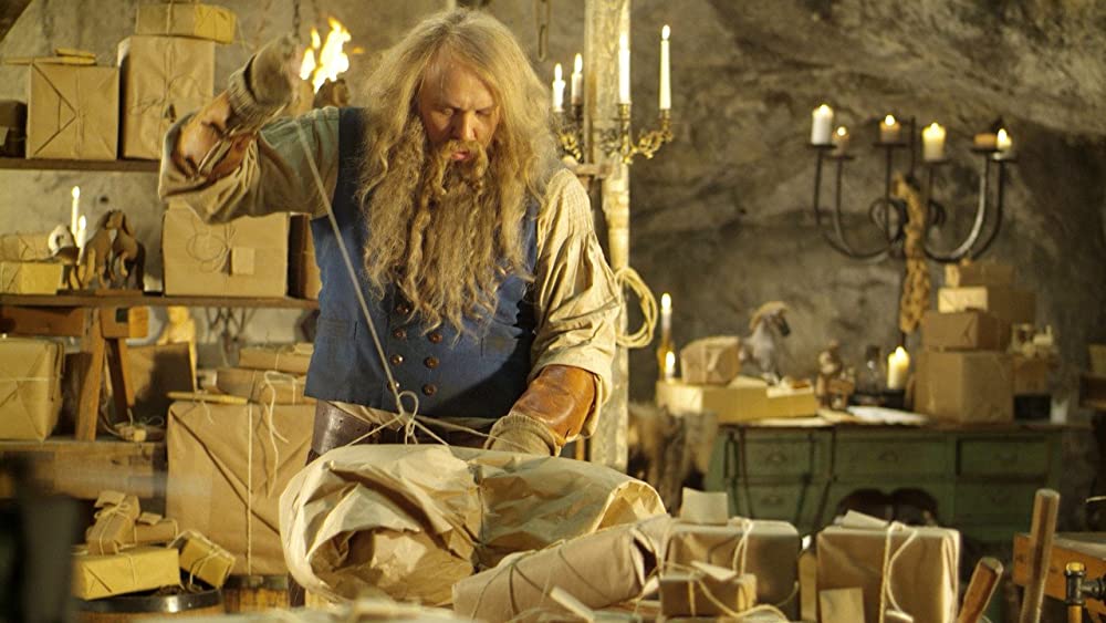 サンタクロースになった少年の画像