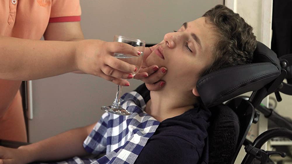 眠りに生きる子供たちの画像