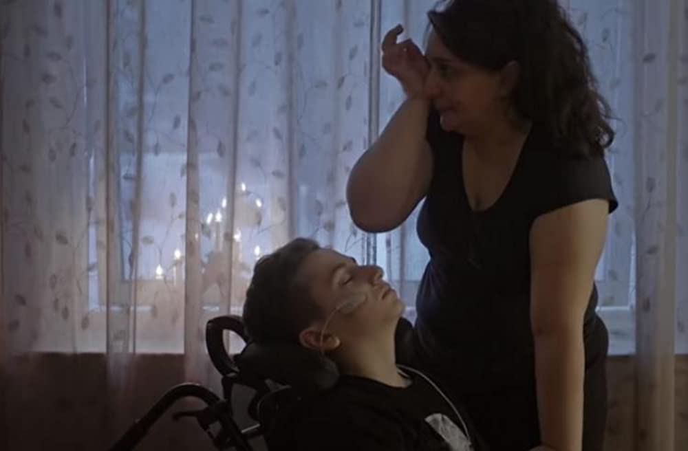 眠りに生きる子供たちの画像