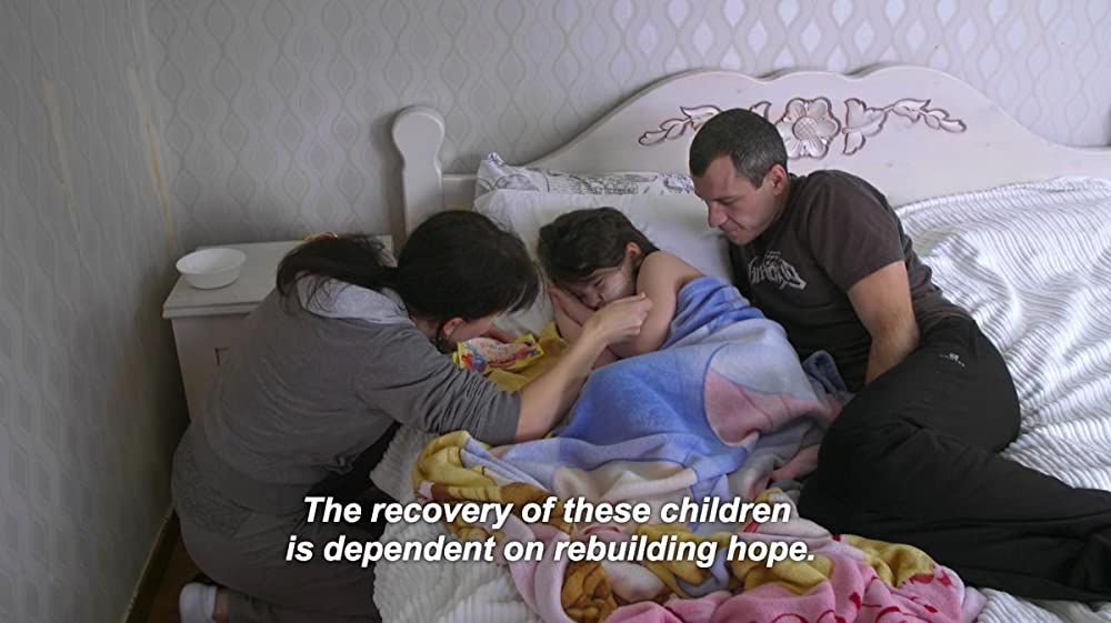 眠りに生きる子供たちの画像