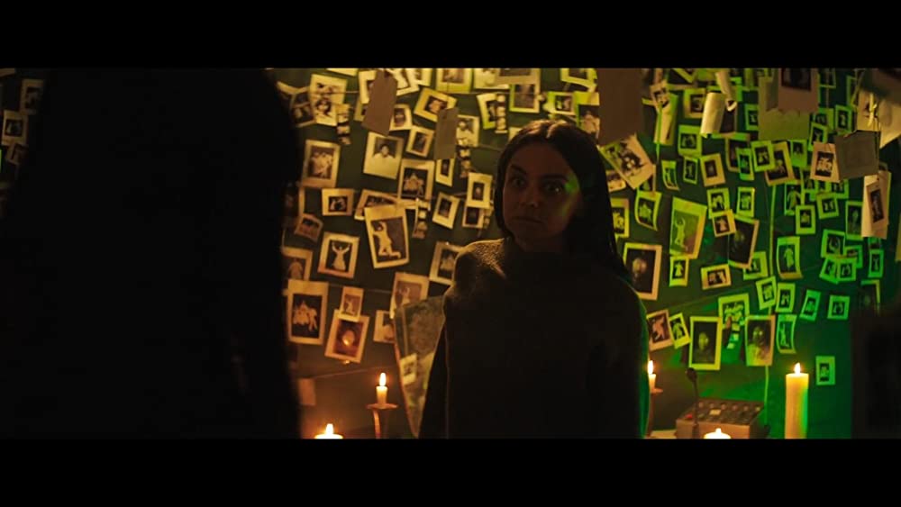 「イン・ジ・アース」ヘイリー・スクワイアーズの画像