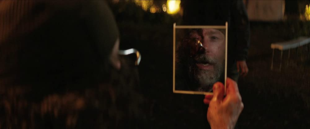 「イン・ジ・アース」リース・シェアスミスの画像