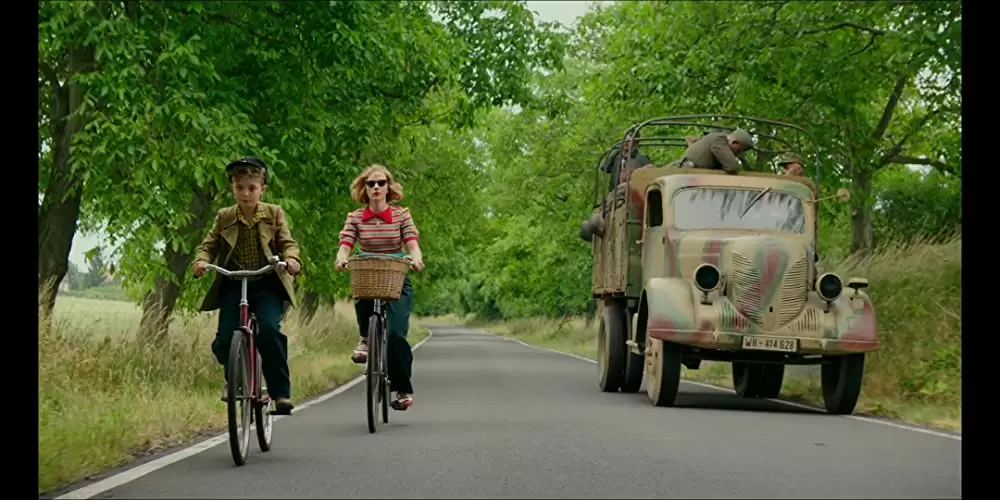 「ジョジョ・ラビット」スカーレット・ヨハンソン & ローマン・グリフィン・デイビスの画像