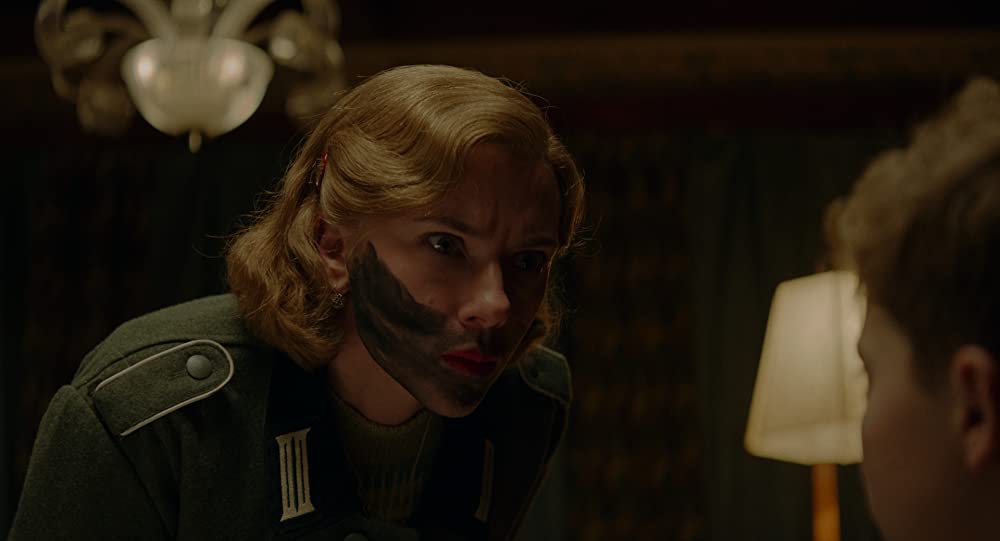 「ジョジョ・ラビット」スカーレット・ヨハンソン & ローマン・グリフィン・デイビスの画像