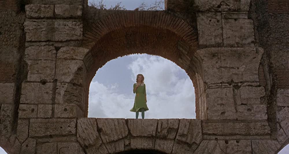 「華やかな魔女たち」シルバーナ・マンガーノの画像