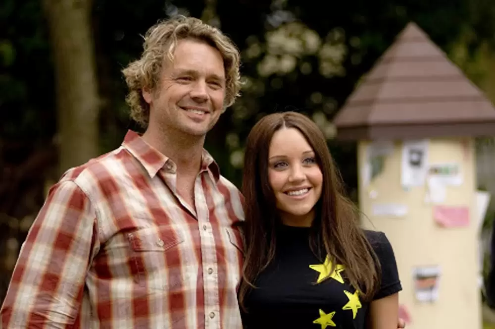 「シドニー・ホワイトと7人のオタク」アマンダ・バインズ & ジョン・シュナイダーの画像