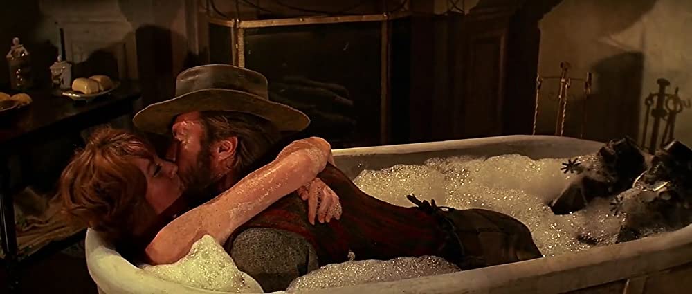 「真昼の死闘」クリント・イーストウッド & シャーリー・マクレーンの画像