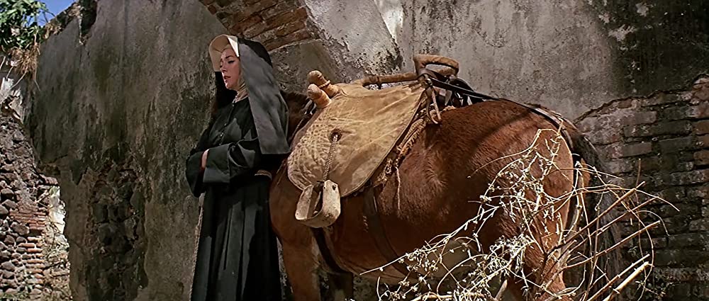 「真昼の死闘」シャーリー・マクレーンの画像