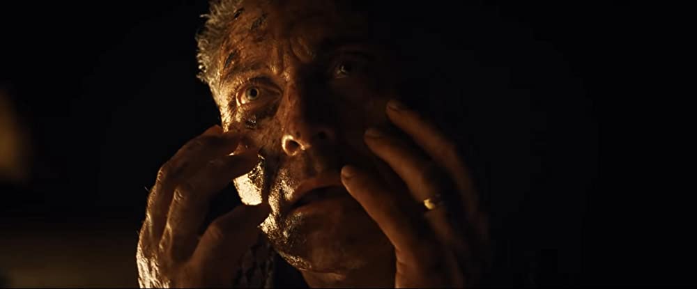 「オールド」ガエル・ガルシア・ベルナル & トーマシン・マッケンジーの画像