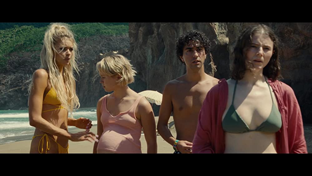 「オールド」アレックス・ウルフ & アビー・リー・カーショウ & トーマシン・マッケンジー & エリザ・スカンレンの画像