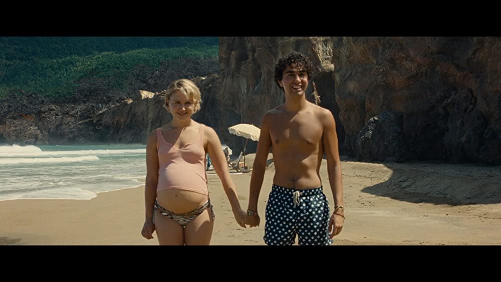 「オールド」アレックス・ウルフ & エリザ・スカンレンの画像