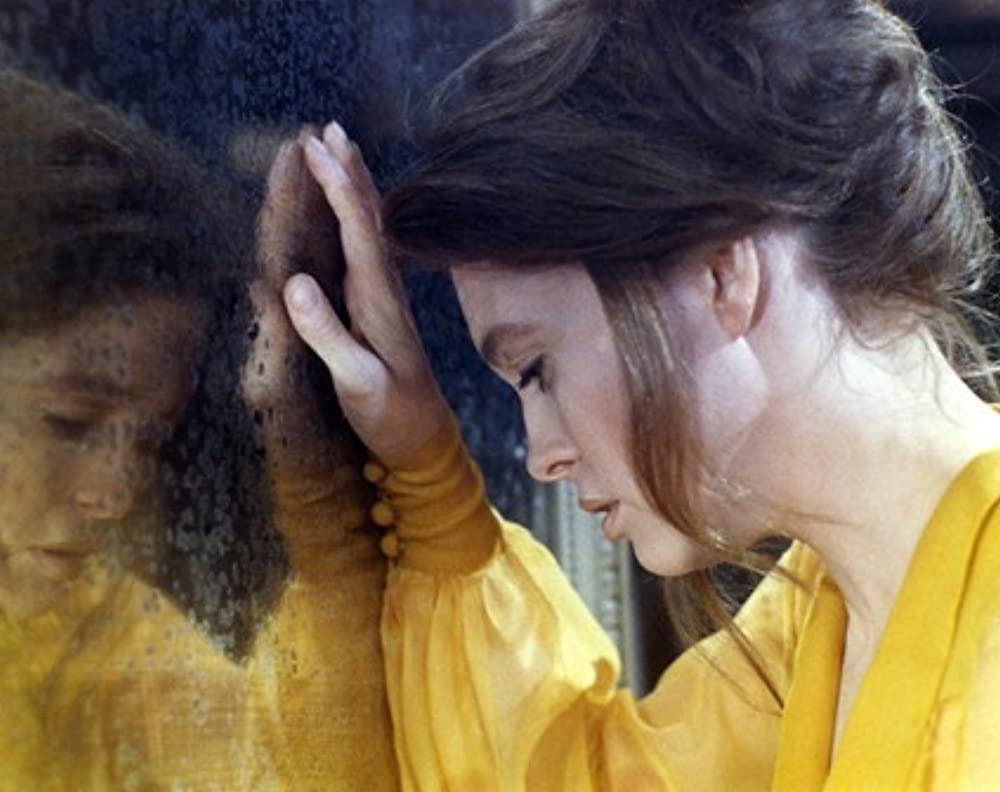 パリは霧にぬれての画像