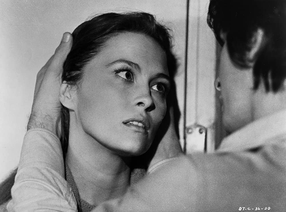 「パリは霧にぬれて」フェイ・ダナウェイ & フランク・ランジェラの画像