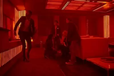 「エスケープ・ルーム」ジェイ・エリス & ローガン・ミラー & デボラ・アン・ウォール & テイラー・ラッセル & ニック・ドダーニの画像