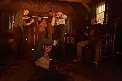 「エスケープ・ルーム」ジェイ・エリス & ローガン・ミラー & デボラ・アン・ウォール & テイラー・ラッセル & ニック・ドダーニの画像