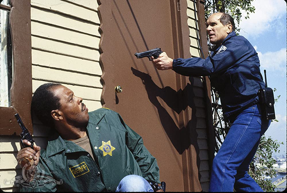 「カラーズ 天使の消えた街」ロバート・デュバル & サイ・リチャードソンの画像