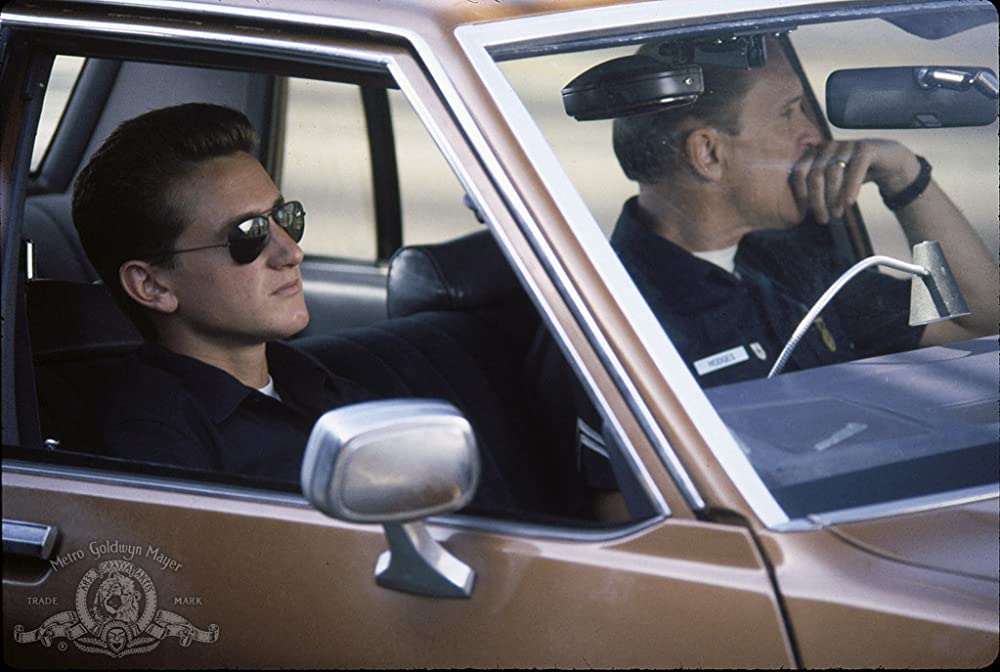 「カラーズ 天使の消えた街」ロバート・デュバル & ショーン・ペンの画像