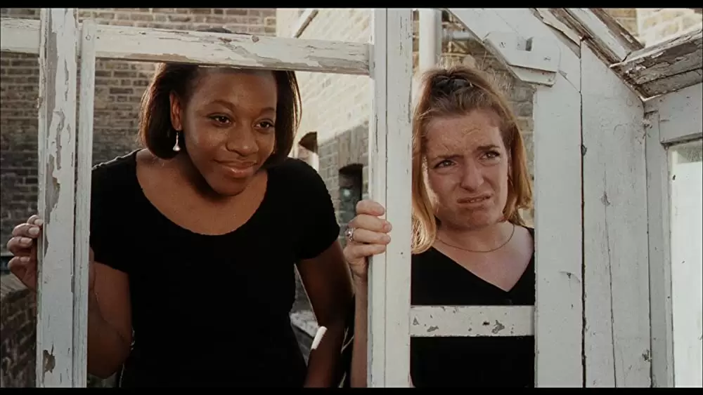 「秘密と嘘」マリアンヌ・ジャン＝バプティスト & Claire Rushbrookの画像