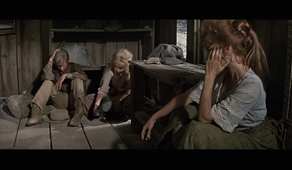 太陽の中の対決の画像