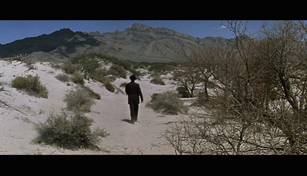 太陽の中の対決の画像