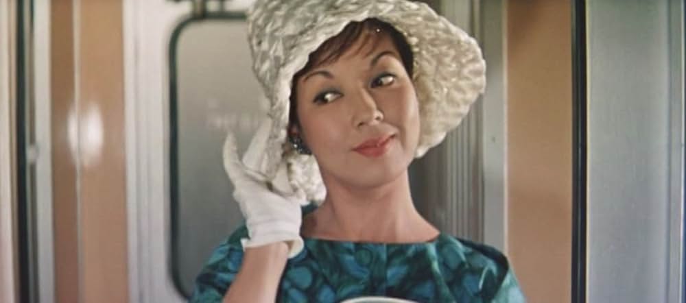 足にさわった女の画像