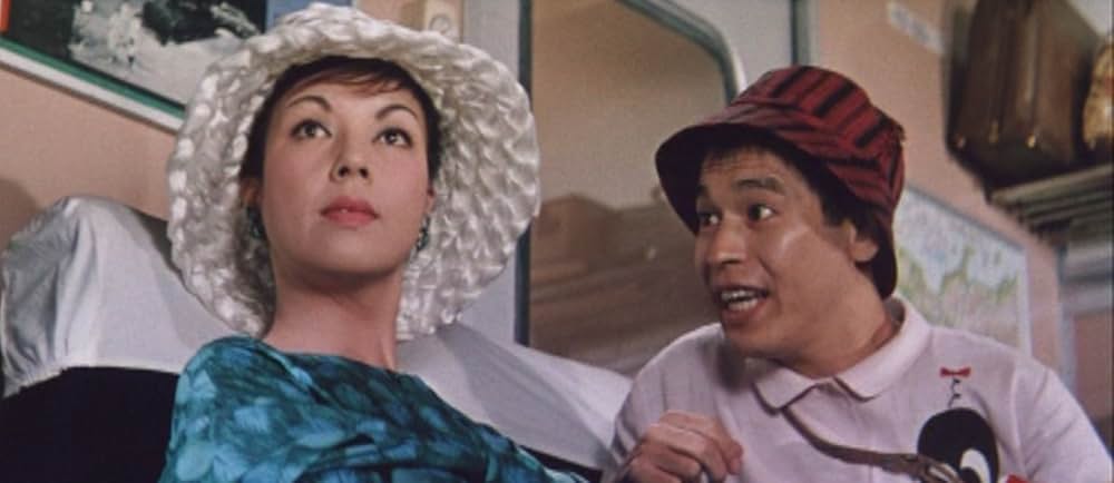 足にさわった女の画像