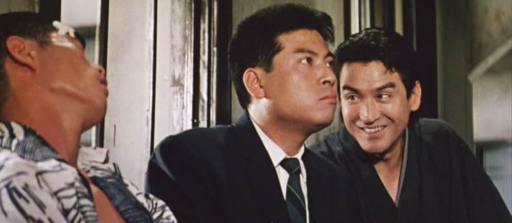 足にさわった女の画像