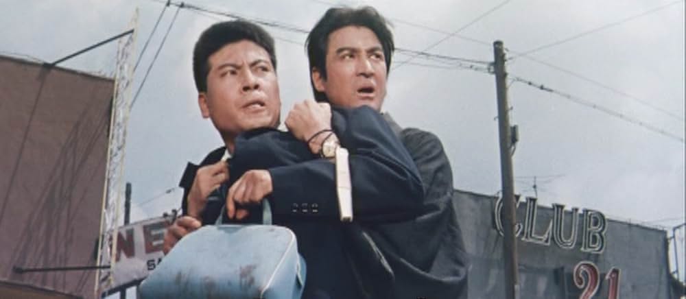 足にさわった女の画像