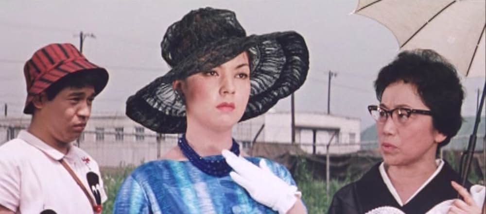 足にさわった女の画像