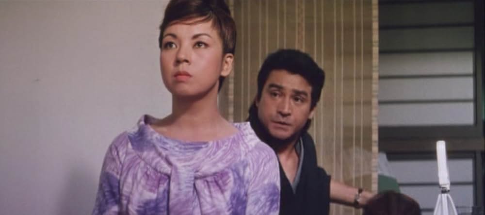 足にさわった女の画像