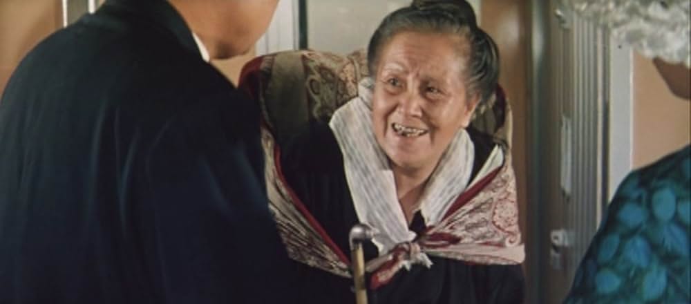 足にさわった女の画像