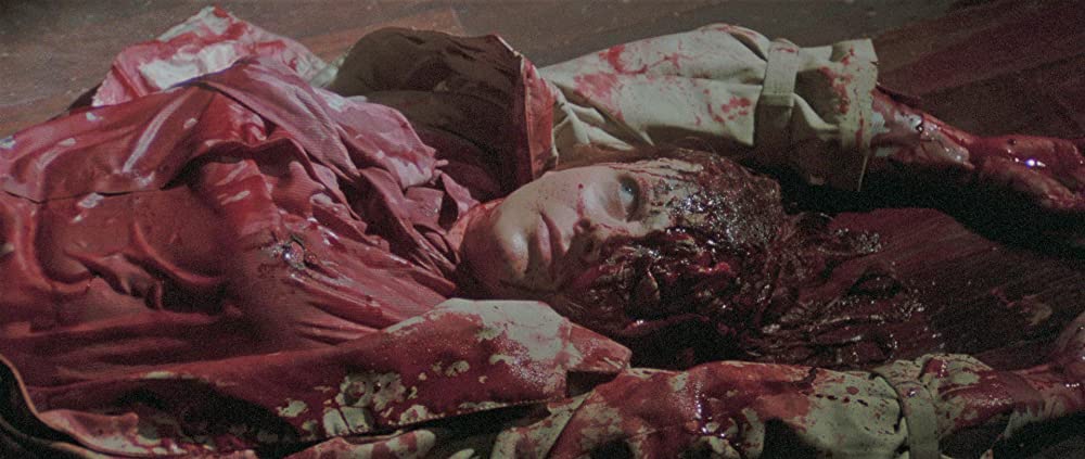 墓地裏の家の画像