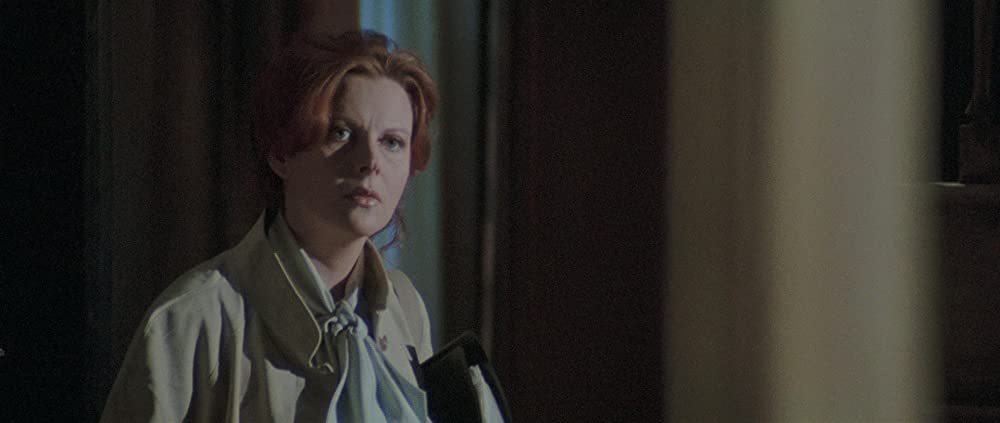 墓地裏の家の画像