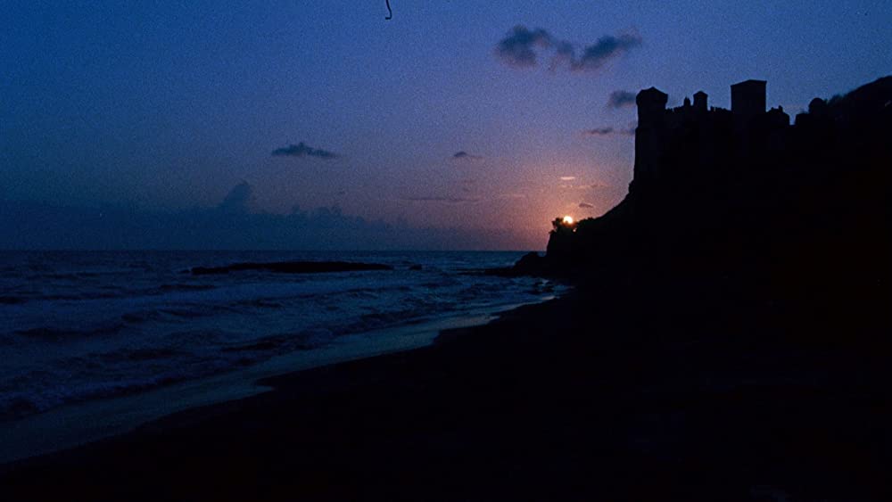 白い肌に狂う鞭の画像