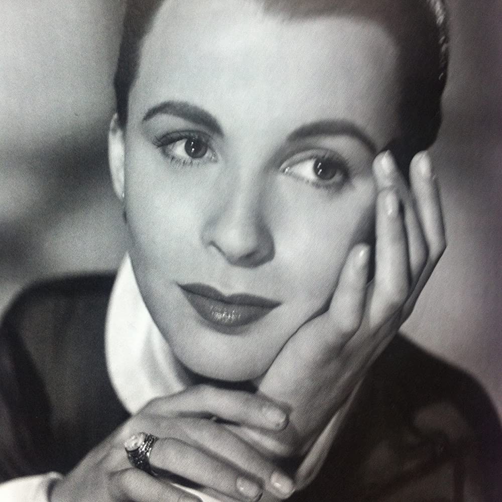 「二つの世界の男」クレア・ブルームの画像